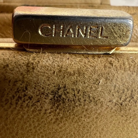 CHANEL BEIGE CAVIER BIFOLD WALLET
🌷AS IS🌷 - Picture 15 of 16